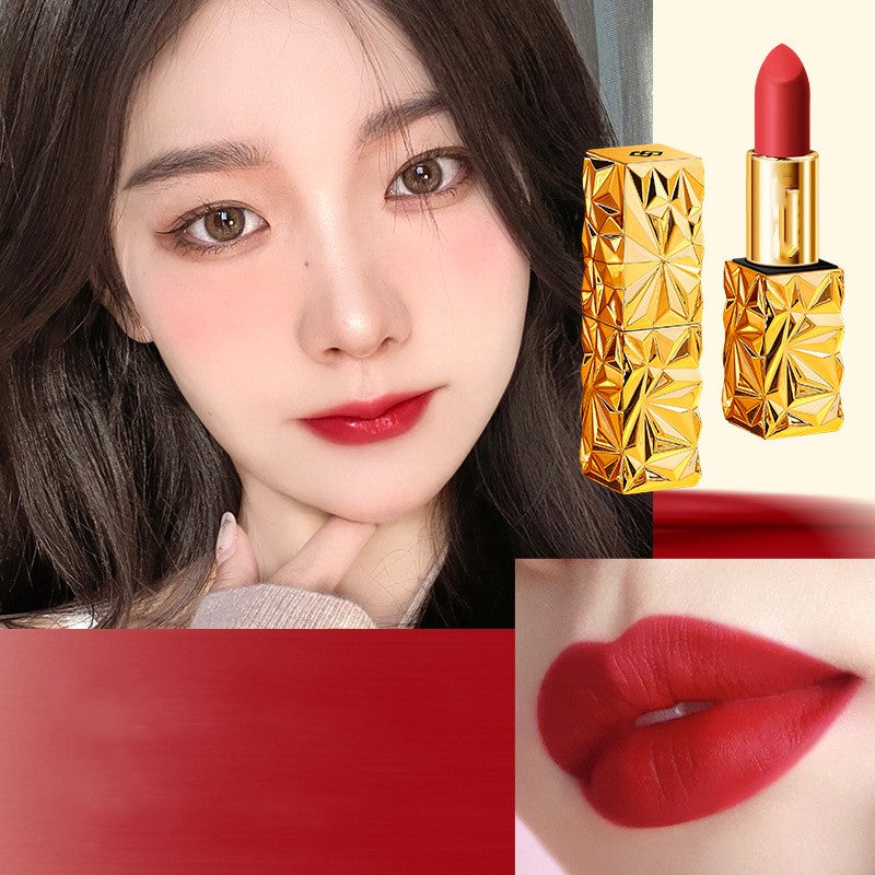 Matte and hard to remove makeup lipstick Matte and hard to remove makeup lipstick